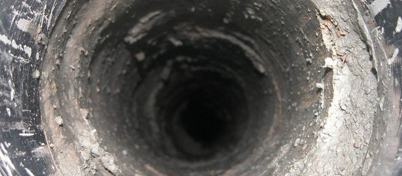 Έριξαν μια κάμερα σε τρύπα 1.000 ετών και δείτε τι κατέγραψε (βίντεο)